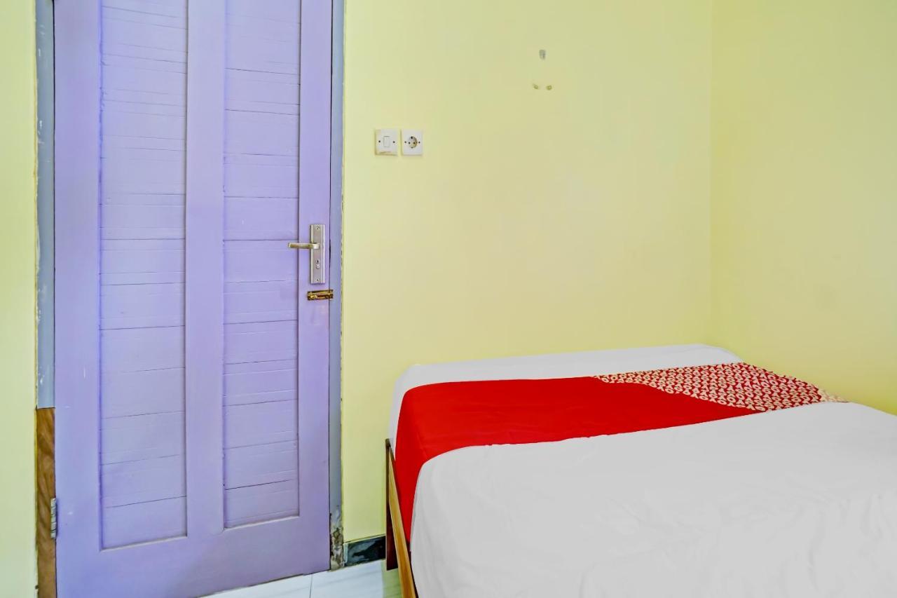 Oyo 3298 Bromo Guest House Family Маланг Экстерьер фото
