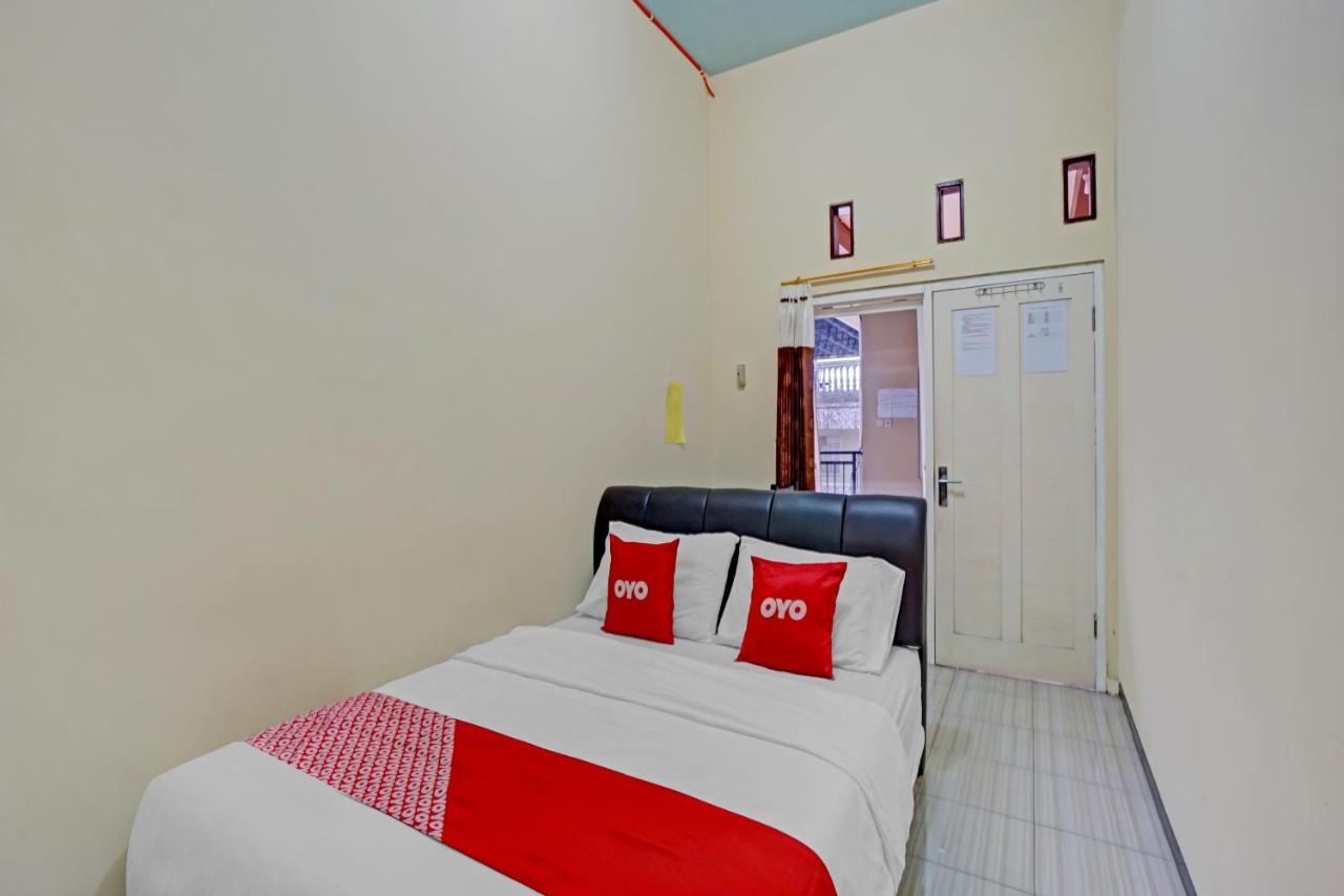 Oyo 3298 Bromo Guest House Family Маланг Экстерьер фото
