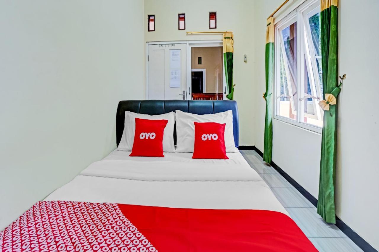 Oyo 3298 Bromo Guest House Family Маланг Экстерьер фото