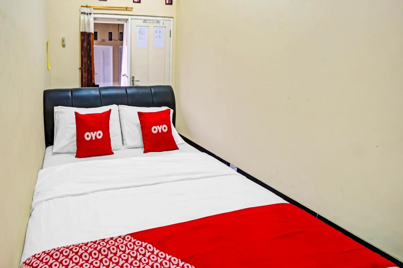 Oyo 3298 Bromo Guest House Family Маланг Экстерьер фото